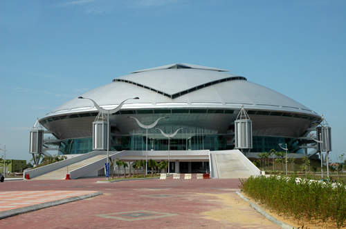 Stadium tertutup gong badak